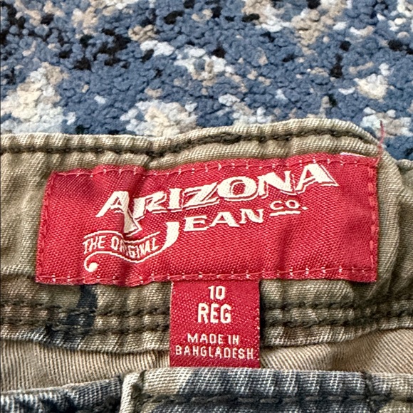 Arizona Jean Company Tan and Black Cargo Shorts - Picture 2 of 3
